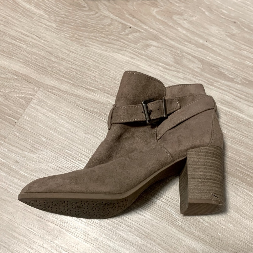 Tan booties with buckle - 9.5